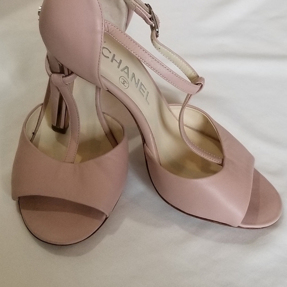 CHANEL Sandals size 5.5 light pink - Picture 2 of 9